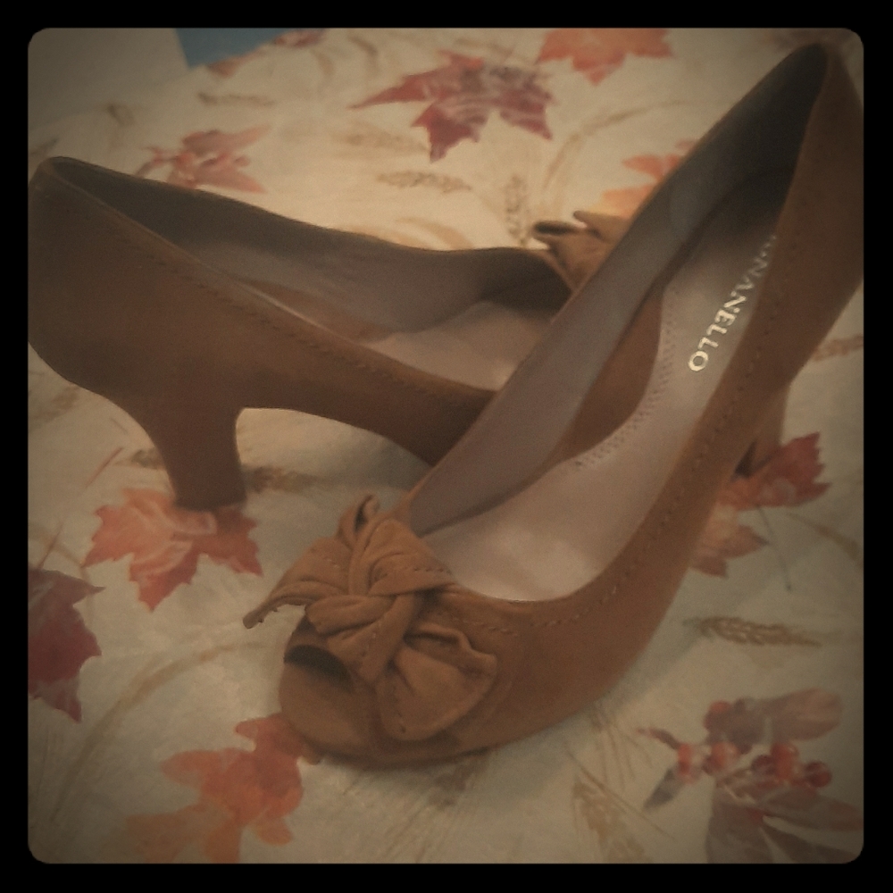 TIGANELLO SUEDE PEEP TOE